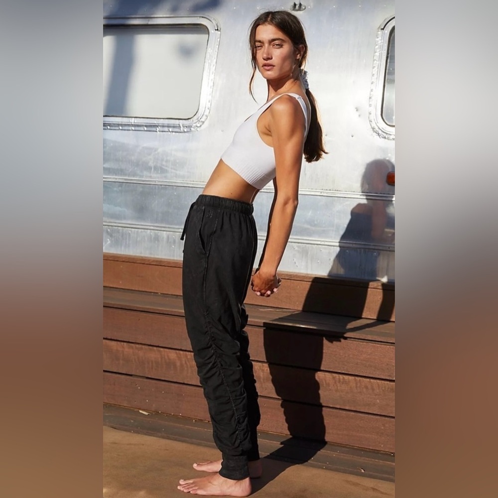NWOT Free People Movement S Hot Shot Shirred Pants in Washed Black New - Picture 4 of 5